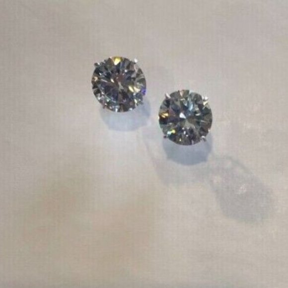 Jewelry - 14k White Gold Round Diamond Earrings